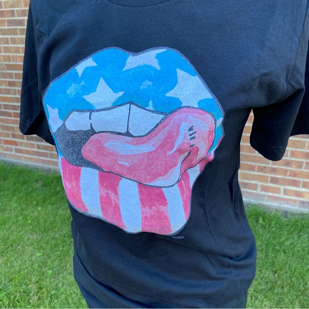American Lips Graphic Tee🔥Last Size:Small🔥 - Picture 5 of 9